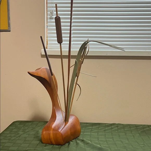 Vintage  Wooden Swan Sculpture with Natural Tones - Picture 4 of 15